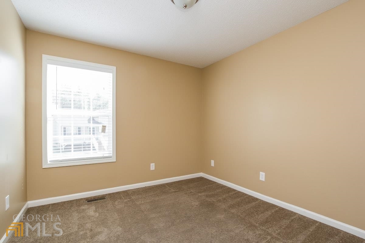 HOLLY TRAIL - Residential Lease