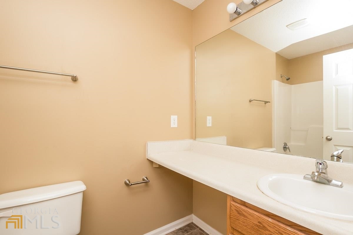 HOLLY TRAIL - Residential Lease