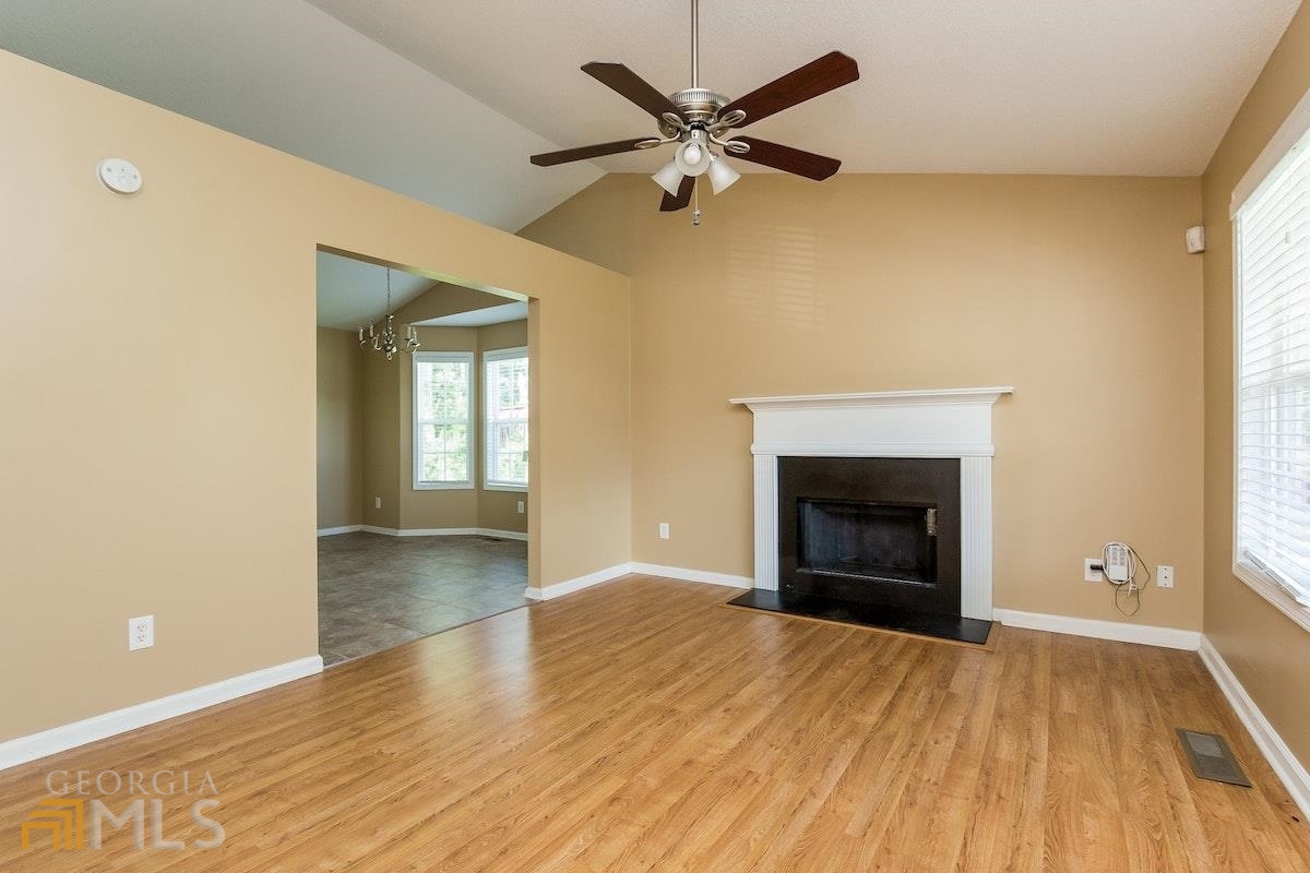 HOLLY TRAIL - Residential Lease