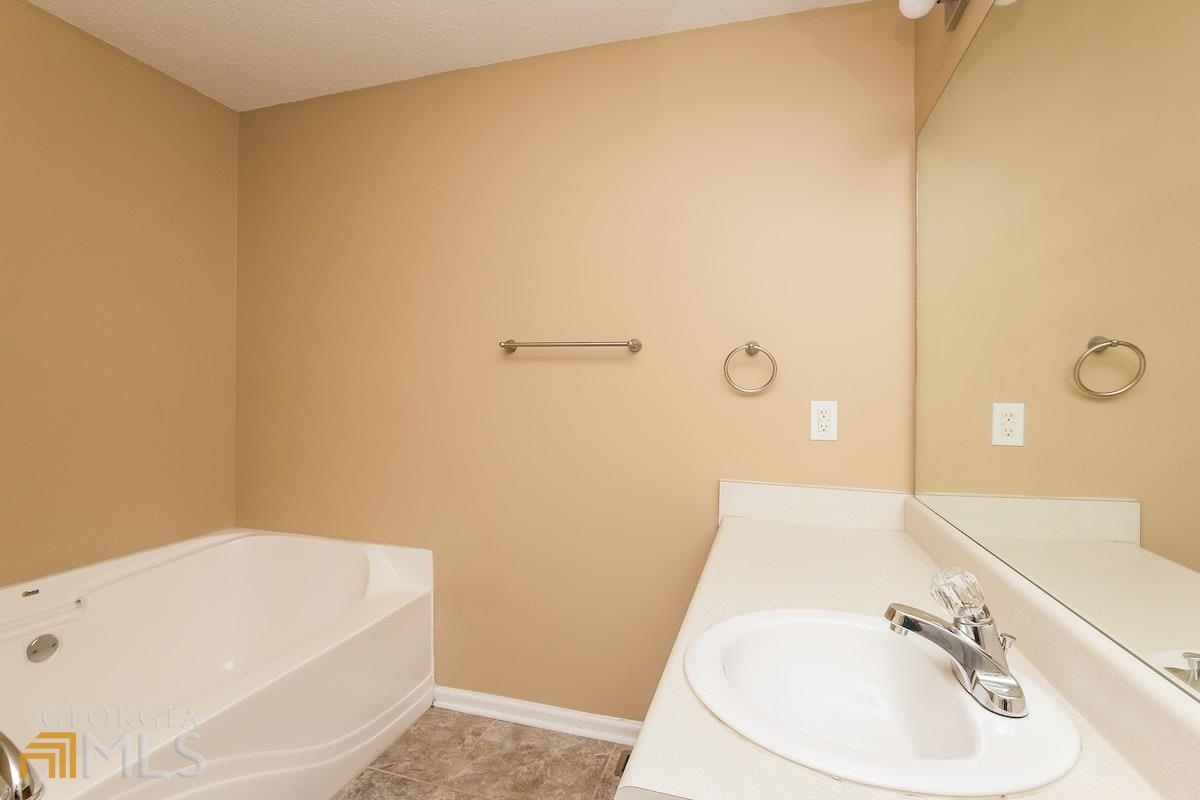 HOLLY TRAIL - Residential Lease