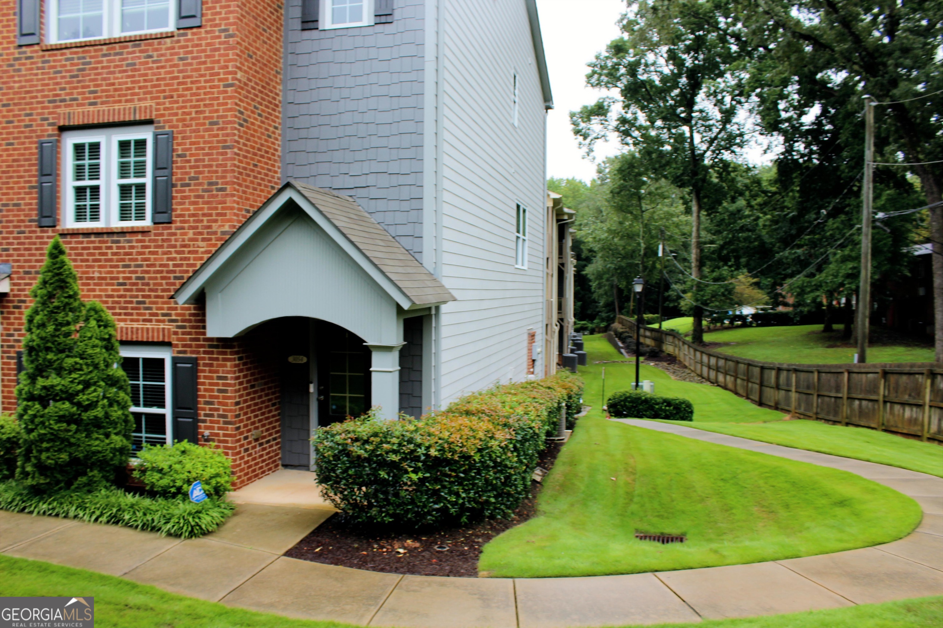 BEAUTIFUL THREE STORY WELL MAINTAIN TOWNHOME IN DESIRABLE KINGSTON POINT MANOR. SPACIOUS END UNIT TOWNHOME IN DRUID HILLS HIGH SCHOOL, MINUTES FROM EMORY, CDC, BUCKHEAD, SHOPPING MALL & RESTAURANT. EASY ACCESS TO I-285 & HWY78. 3 BR, 3.5 BA, ENTIRE HARDWOOD FLOORS ON MAIN, FINISH TERRACE LEVEL. THE UPPER LEVEL FEATURES A LARGE PRIMARY SUIT WITH MASTER BATH, AND SECONDARY BEDROOM WITH FULL BATH. 2 CAR GARAGE, WOODEN DECK, GOURMET KITCHEN W/GRANITE COUNTER TOP, DESIGNER TILE BACKSPLASH, STAINLESS STEEL APPLIANCES & LOTS OF UPGRADED FEATURES. MASTER BA, DOUBLE VANITY & OVERSIZED WALK-IN CLOSET. COMMUNITY OFFERS GATED ENTRANCE & POOL CABANA. ### NO PETS! NO SMOKING! ###
