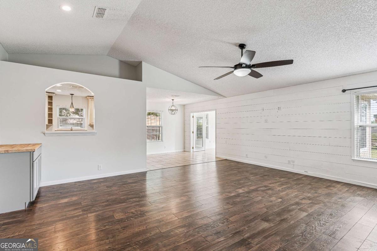 195 Windsor CIR