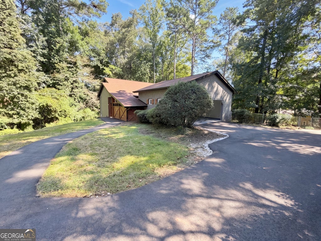Photo of 2674 Skylane Drive, Marietta, GA 30062 (MLS # 10849493)