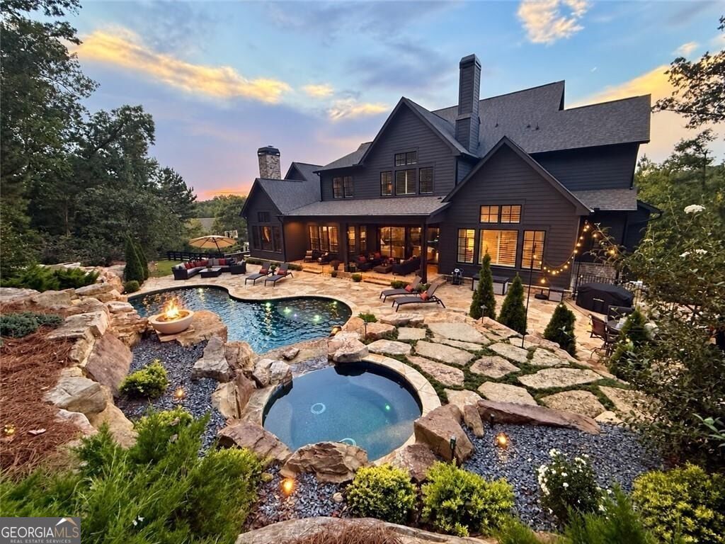 765 Foxhollow RUN