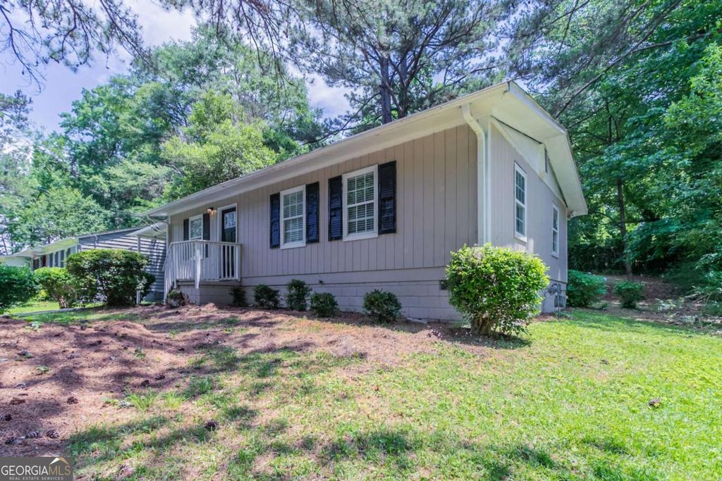 Photo of 881 Mercury Drive NW, Atlanta, GA 30331 (MLS # 10709454)