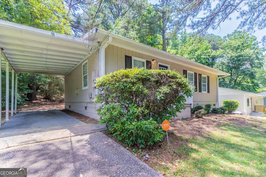 Photo of 881 Mercury Drive NW, Atlanta, GA 30331 (MLS # 10709454)