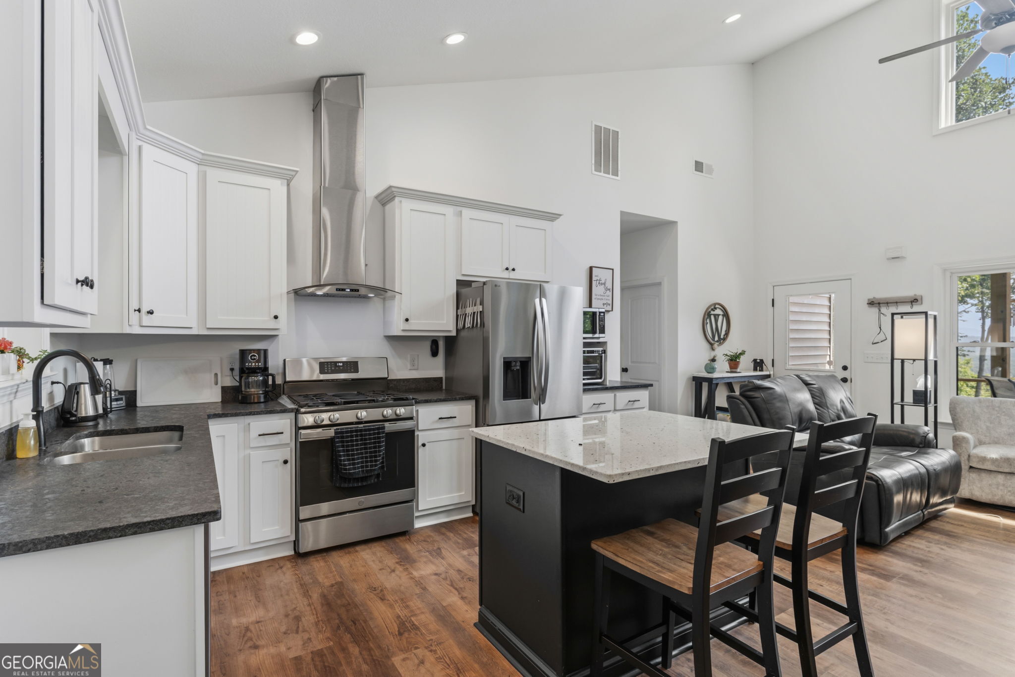579 Overlook CIR