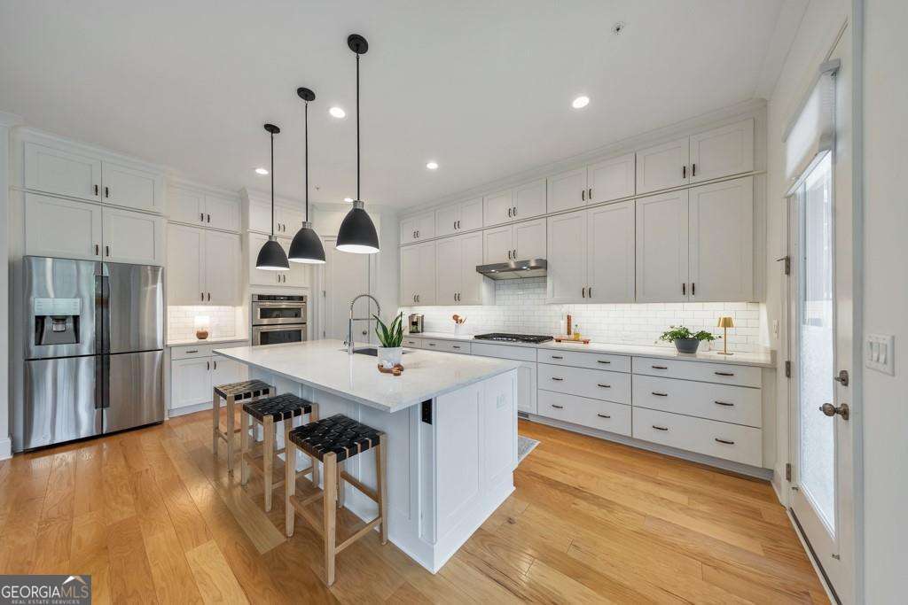 236 Elsworthy PL