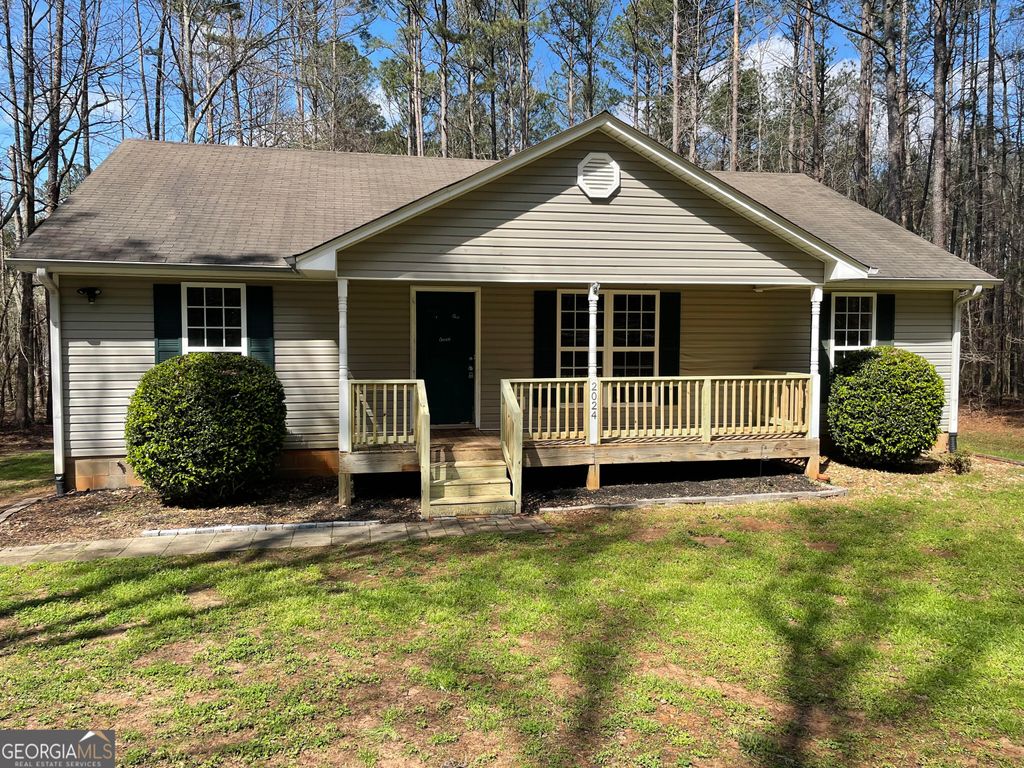 Photo of 2024 Fischer Road, Sharpsburg, GA 30277 (MLS # 10716182)