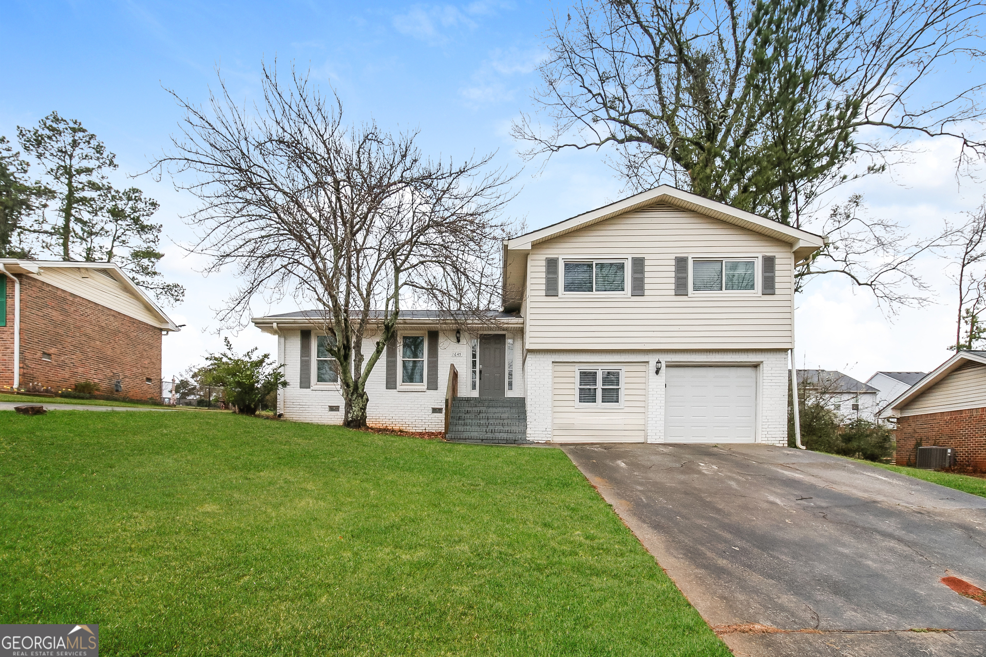 1645 Oak Forest DR SE