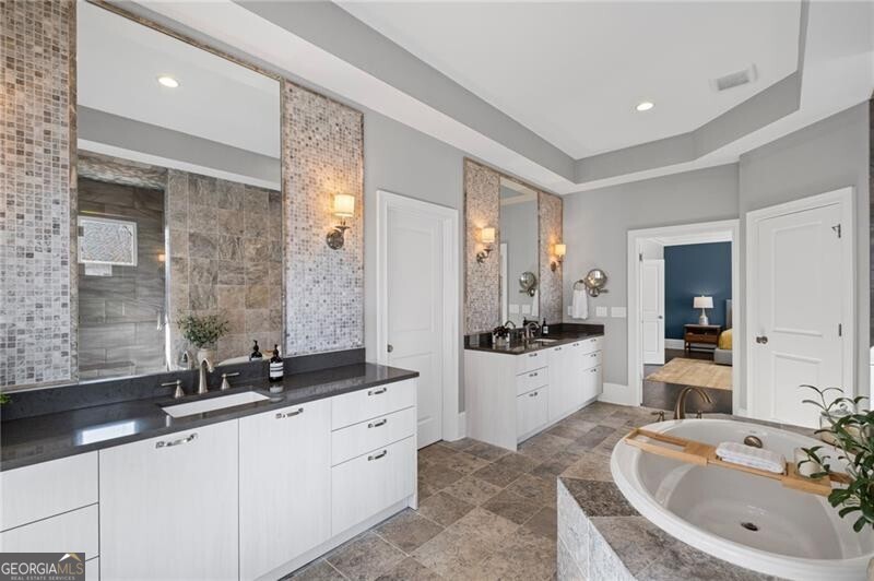 Milton, Georgia 30004, United States, 6 Bedrooms Bedrooms, ,5 BathroomsBathrooms,Residential,Pending,86932