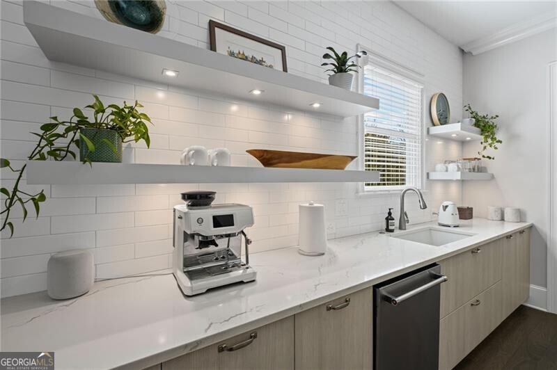 Milton, Georgia 30004, United States, 6 Bedrooms Bedrooms, ,5 BathroomsBathrooms,Residential,Pending,86932