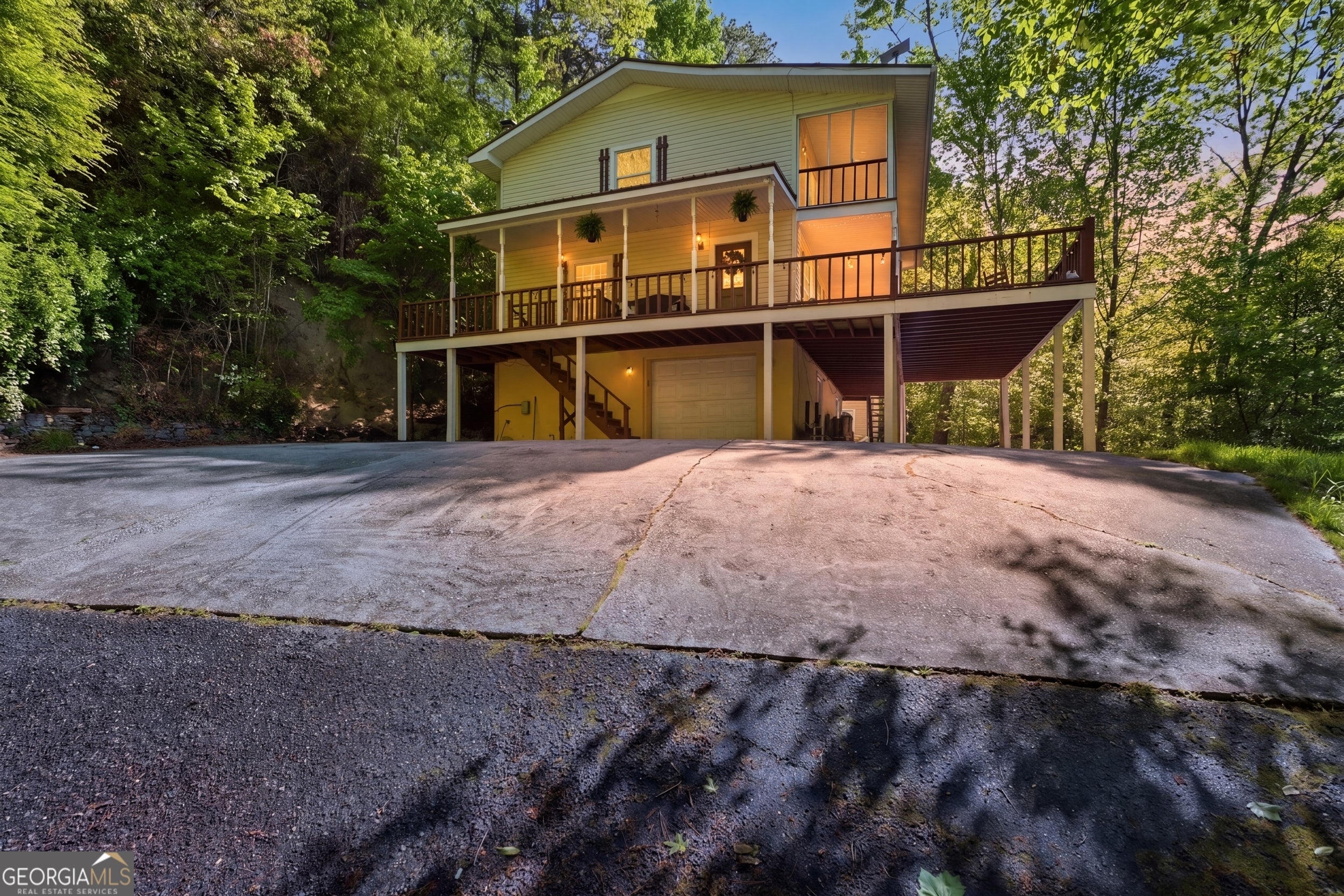 325 Kitchins LN
