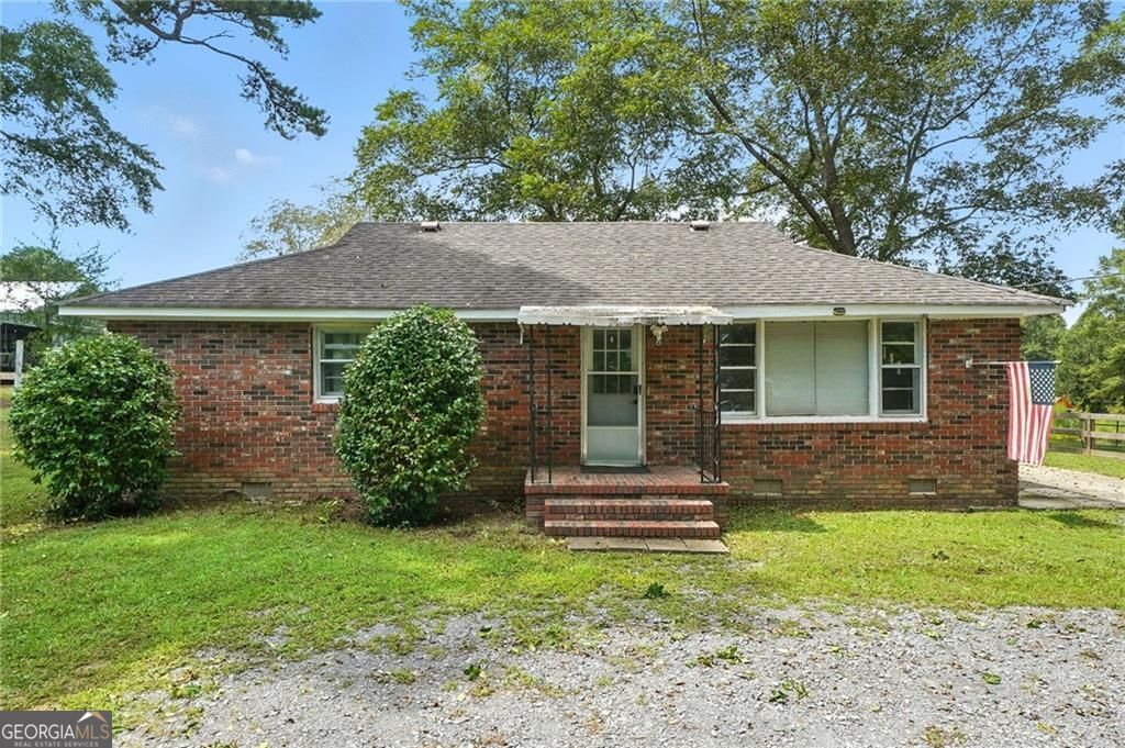 Charming all-brick ranch featuring three bedrooms and a beautifully renovated bath! The updated kitchen boasts solid surface counters, tile backsplash, refrigerator, and a spacious breakfast area. A versatile bonus room with washer and dryer opens to the spacious backyard, full of possibilities. Recent upgrades include new LVP flooring, HVAC (2023), and water heater (2024). The 3 ACRE property also includes three storage buildings-including a goat barn and a fabulous chicken coop! Enjoy close proximity to downtown Cedartown and the Silver Comet Trailhead, only a short drive away.