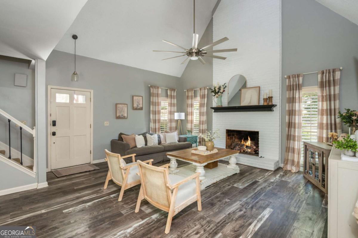 414 Roswell Green LN