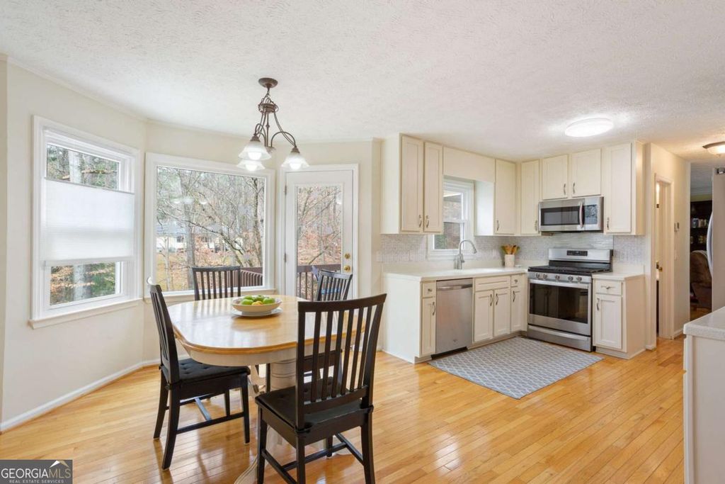 Photo of 1027 Peace Drive NW, Kennesaw, GA 30152 (MLS # 10662427)