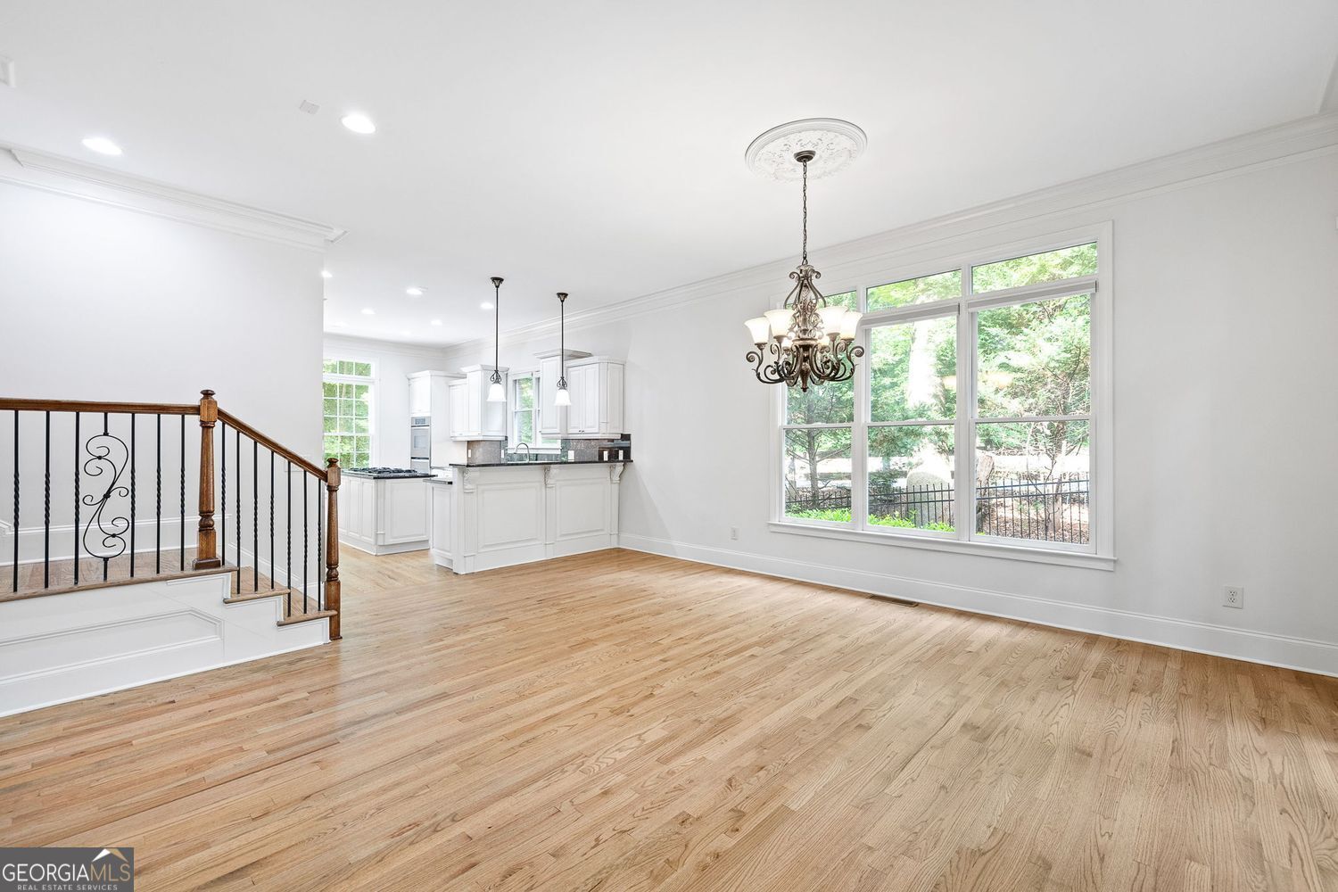 Sandy Springs, Georgia 30328, United States, 5 Bedrooms Bedrooms, ,6 BathroomsBathrooms,Residential,Active,136054