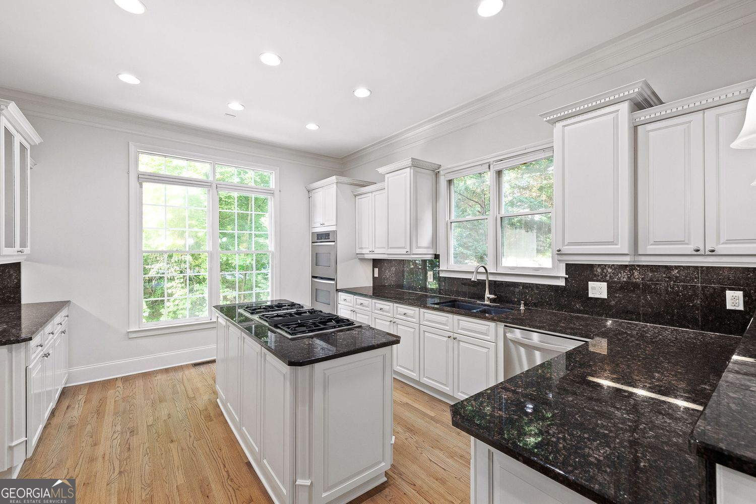 Sandy Springs, Georgia 30328, United States, 5 Bedrooms Bedrooms, ,6 BathroomsBathrooms,Residential,Active,136054