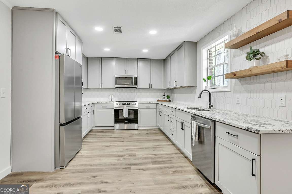 9 Van Nuys BLVD