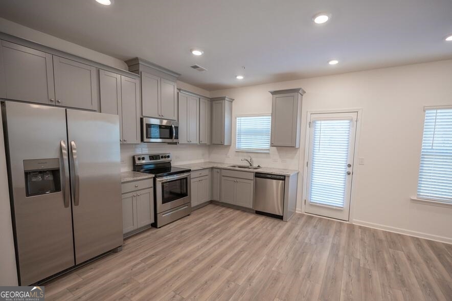 College Park, Georgia 30349, United States, 3 Bedrooms Bedrooms, ,3 BathroomsBathrooms,Residential,Active,63142