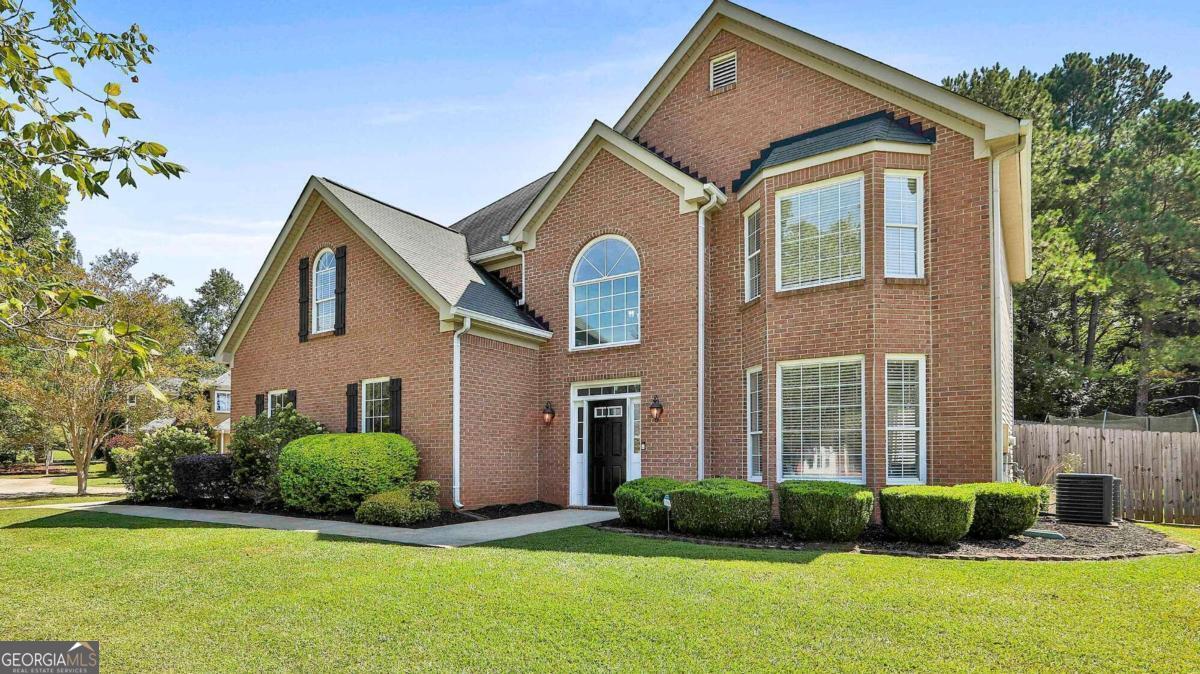 Beautifully remodeled 4 bed, 2.5 bath home. *Prime Location* Approximately 2800 square feet of living space checks all the boxes. Step inside and be welcomed into an open floor plan that seamlessly connects kitchen, dining, and family room. For those special occasions, a separate formal dining room and formal living room on main can host larger gatherings or even add flexible space options such as an office. This beautifully renovated home boasts an open modern kitchen with stainless steel appliances, sleek white cabinets, and granite countertops. Additionally, the upgraded wood flooring that extends throughout the entire main floor adds a touch of luxury to this already stunning space. Located in a wonderful neighborhood with top-notch schools. Great local amenities and just a quick drive to dining and grocery. This home is absolutely sure to delight! ** Lender credit of $1000 if buyers use Makinley Cook with CMG HomeLoans**