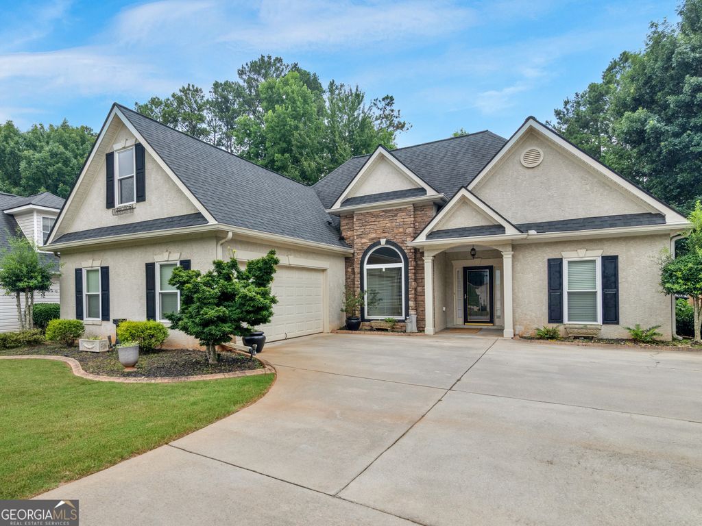 Photo of 23 Park Forest Curve, Newnan, GA 30265 (MLS # 10804844)