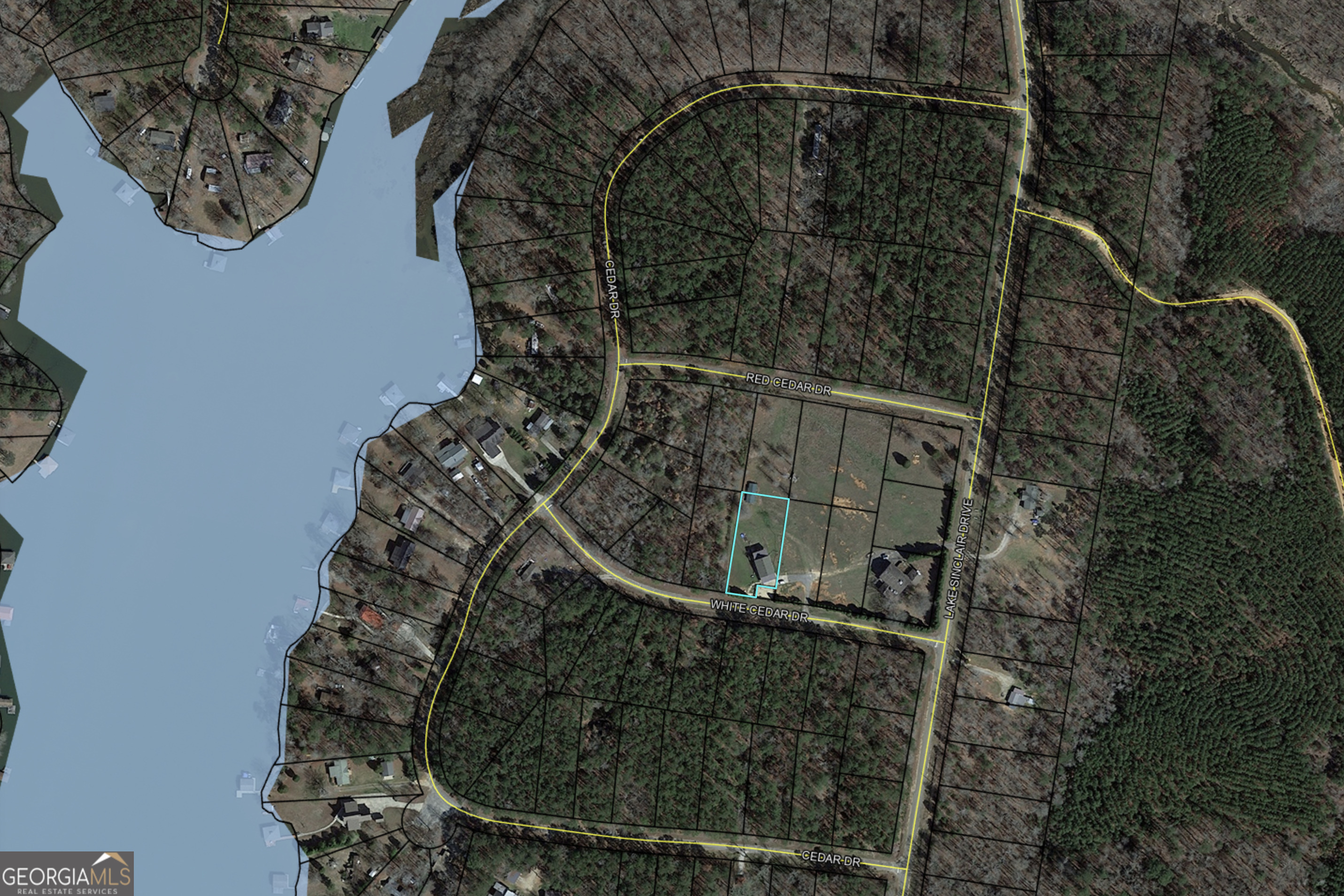 This lot has easy access to Lake Sinclair. All roads leading to the property are paved. Great potential to build your full-time home or your weekend getaway. This lot gives you the ability to be near the lake without the additional costs. Mobile homes are allowed.