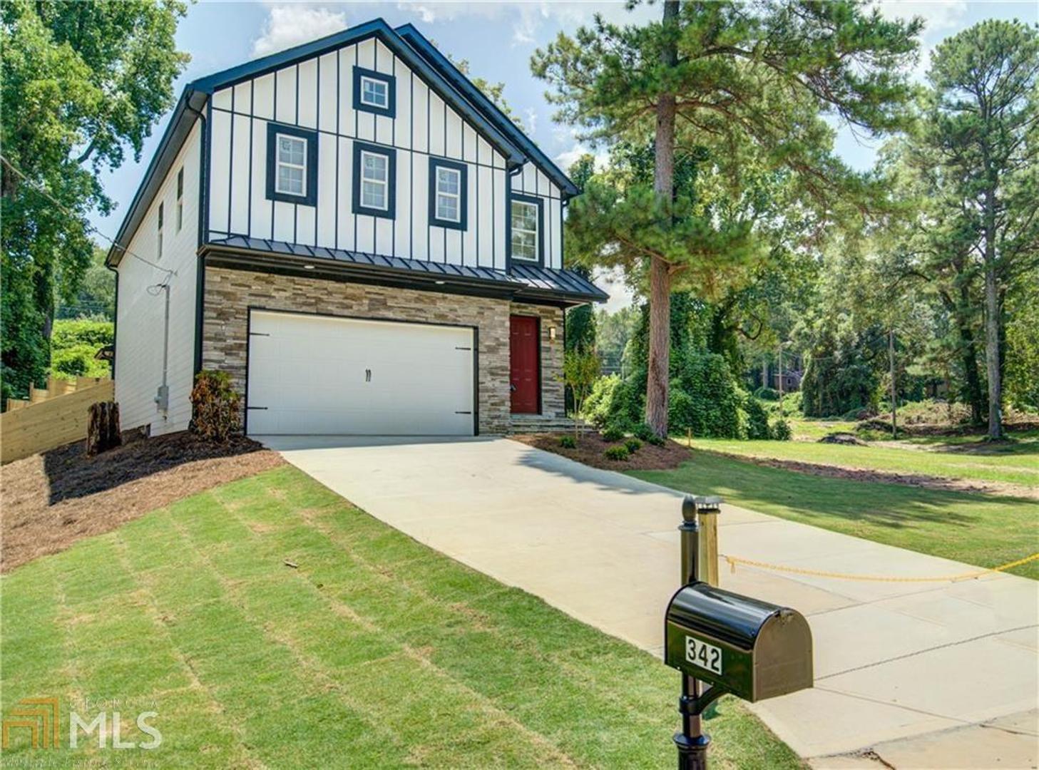 Your best life starts now! SEXY NEW BUILD with features seen in much higher priced homes. OPEN CONCEPT floorplan has separate dining and living areas, with stacked stone fireplace, and has hardwood floors throughout. Budding Chef? Enjoy cooking surrounded by new white Shaker style cabinets, granite countertops, tile backsplash, and new 4 piece SS appliance package, with French door fridge. Relax in your spacious master bedroom retreat with sitting area, walk-in closet with custom shelving and en suite bathroom with dual vanity, dual-head shower, and separate soaking tub