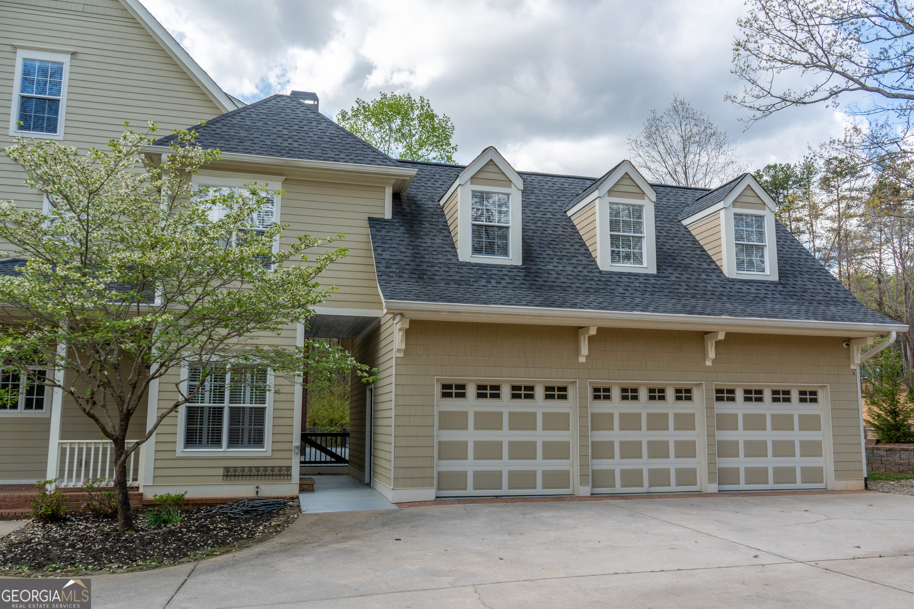 Clarkesville, Georgia 30523, United States, 5 Bedrooms Bedrooms, ,5 BathroomsBathrooms,Residential,Active,176775