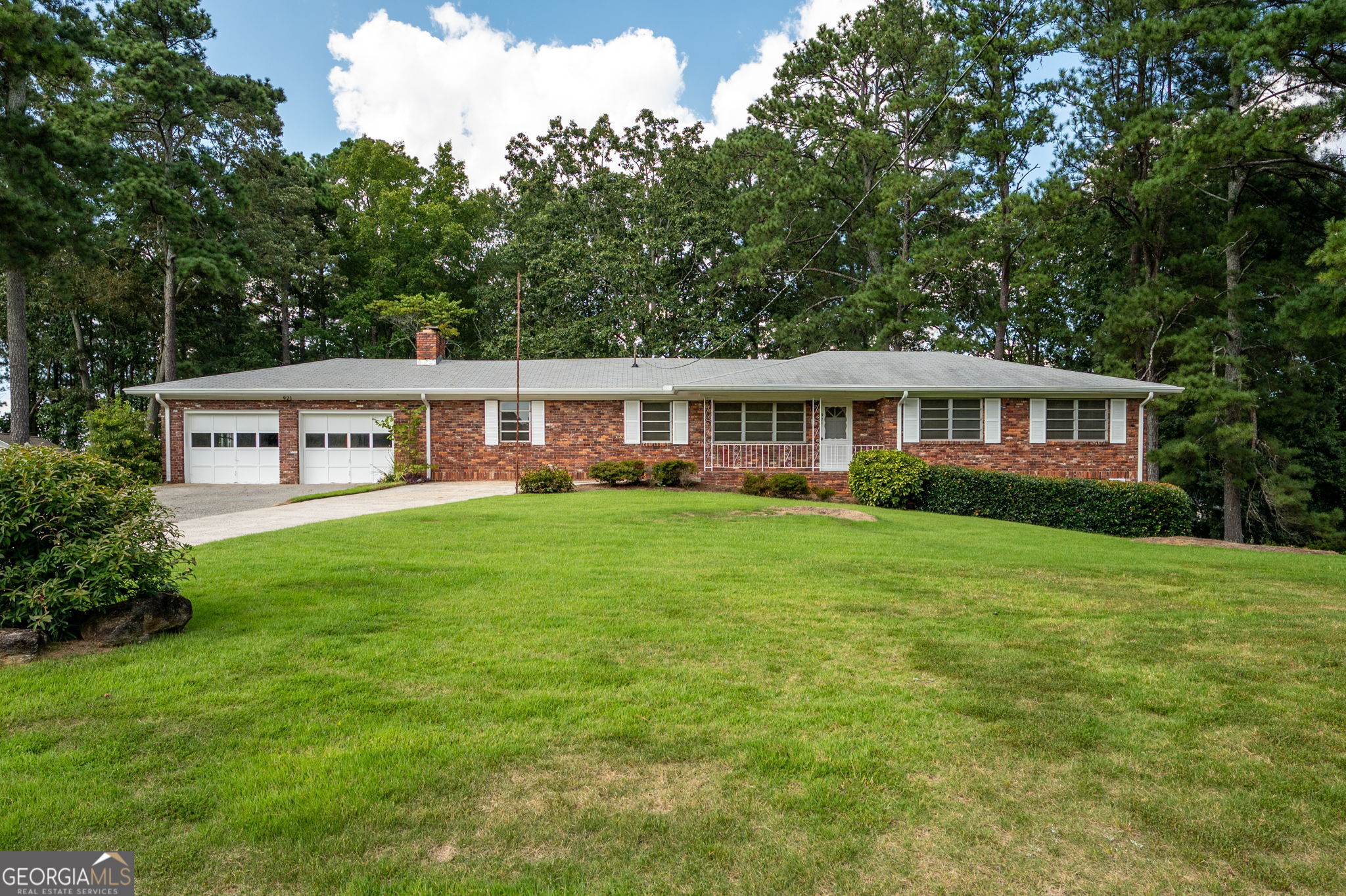 921 CHESTERFIELD DR