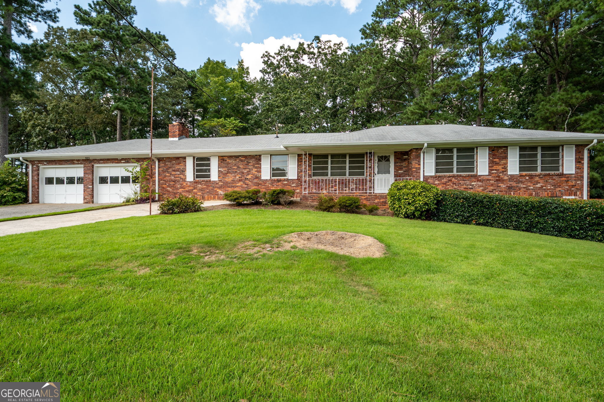 921 CHESTERFIELD DR