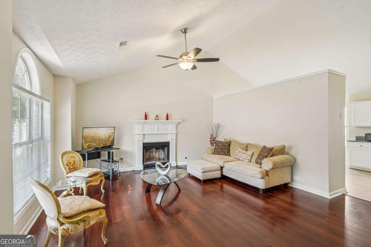 425 Shadetree LN