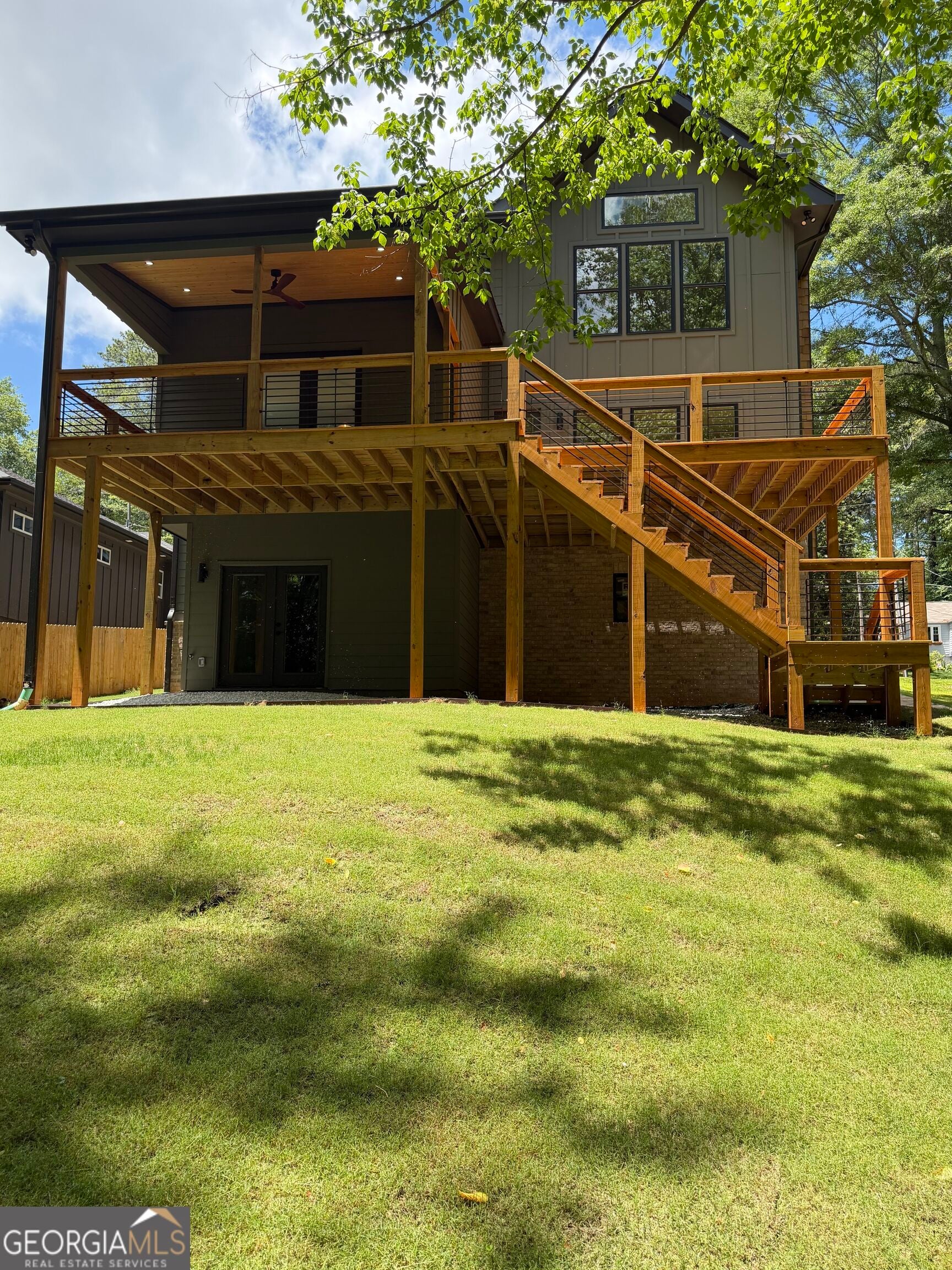 1202 Thomas RD
