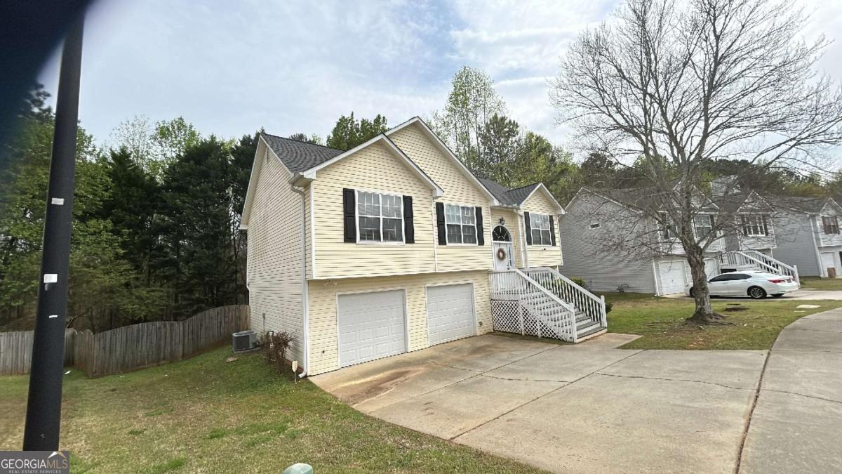 This awesome property has it all! A great location in the Summer Hill Subdivision, located in Stockbridge, Georgia. Here you have a blend of comfort, style and a great choice for families and individuals alike. This home is move-in ready with 4-bedroom and 3-bedroom split level to enjoy. The main level has a kitchen, dining area, and a nice living room. The kitchen has new quartz countertops and subway backsplash. The floors are new with LVP flooring. Going further on the main, you will find a spacious primary suite with an ensuite bathroom, and two more bedrooms that share a jack and Jill, sharing a full bathroom. The lower level has a large bonus room, full bathroom which could be an office or guest space. Enjoy this home's peaceful backyard sitting on the back deck. Or enjoy outdoor living at the community pool, tennis courts or its recreational facility. This community is vibrant and connected to the Eagle Landing schools for students, come see this home and make it yours!