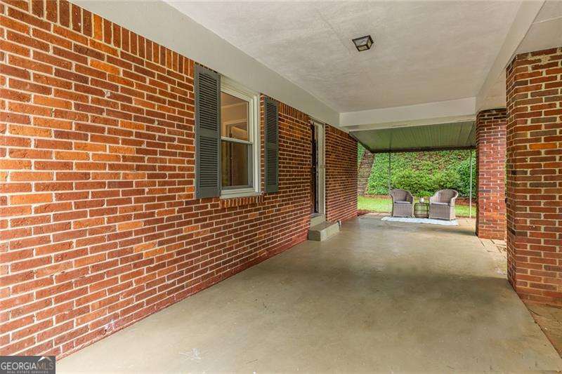 573 N Superior AVE