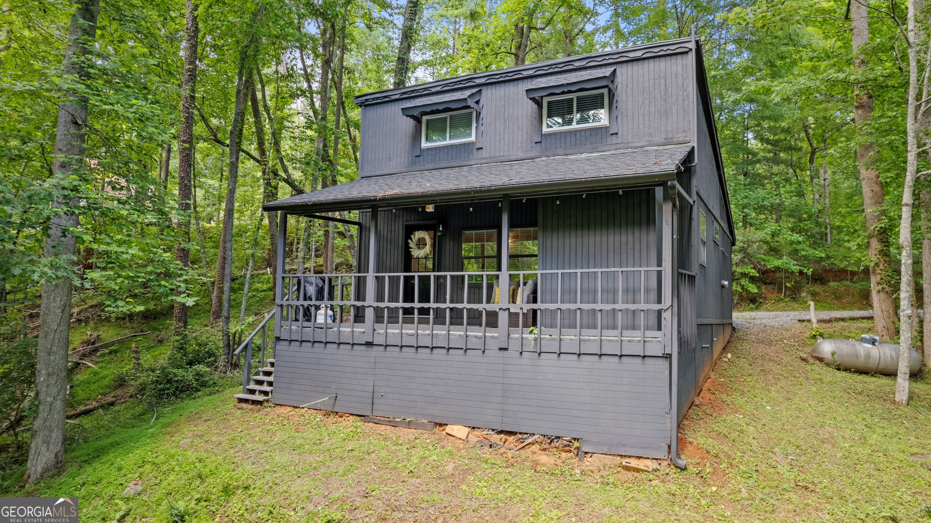 1147 Martin DR