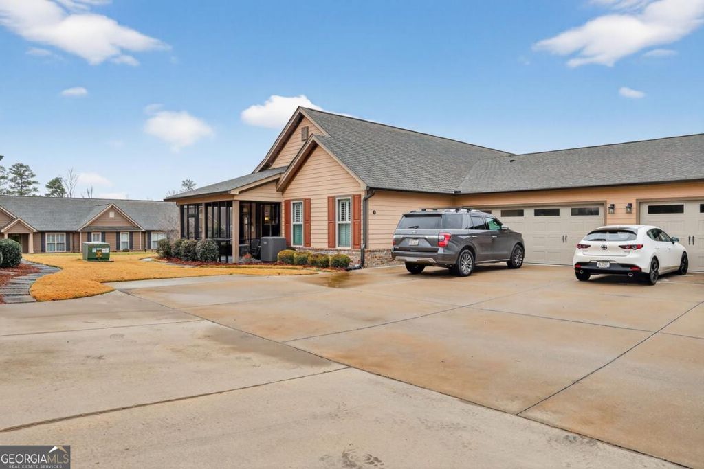 Photo of 157 Camden Way #9, Dalton, GA 30721 (MLS # 10654448)