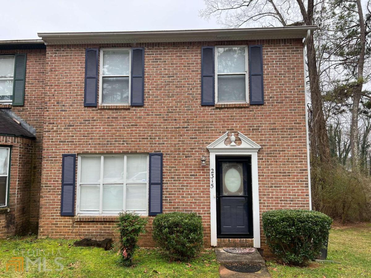 Well-Maintained Townhome in Decatur! This End Unit Townhome Features Three Spacious Bedrooms Including Master with Attached Bathroom, Plus with Hall/Guest Bathroom Upstairs, Large Family Room with Fireplace Opens to Kitchen and Dining Room, Great Deck, and Backyard! Townhome Also Has Its Own Driveway & Parking Pad. Great Location, Convenient to I285, Hwy 278, and Hwy 78 as Well as I20! Close to Many Restaurants and Shopping!
