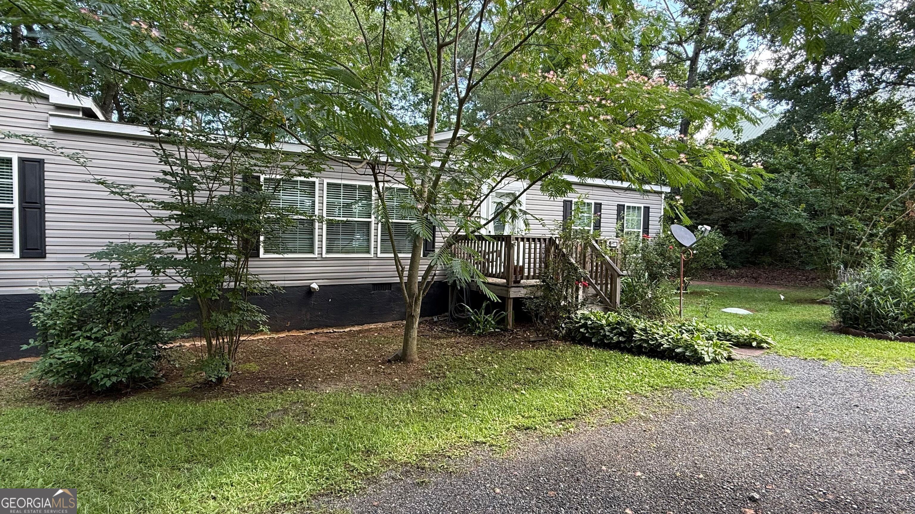 543 Lakeshore DR