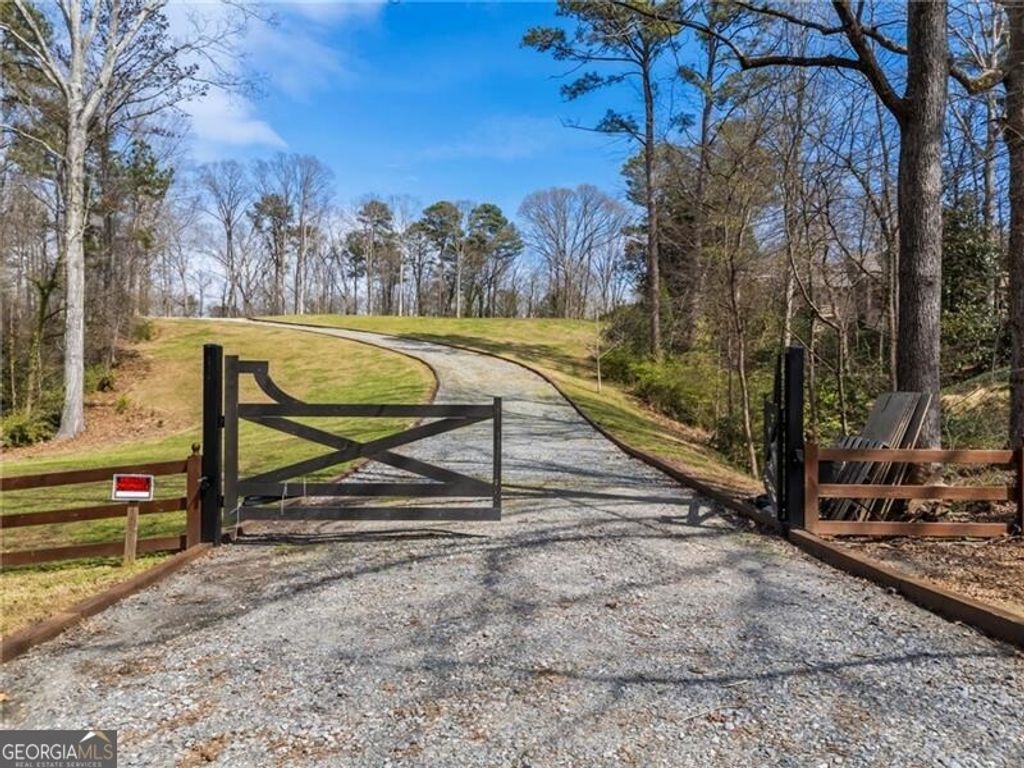 Photo of 4931 Rebel Trail, Atlanta, GA 30327 (MLS # 10716825)