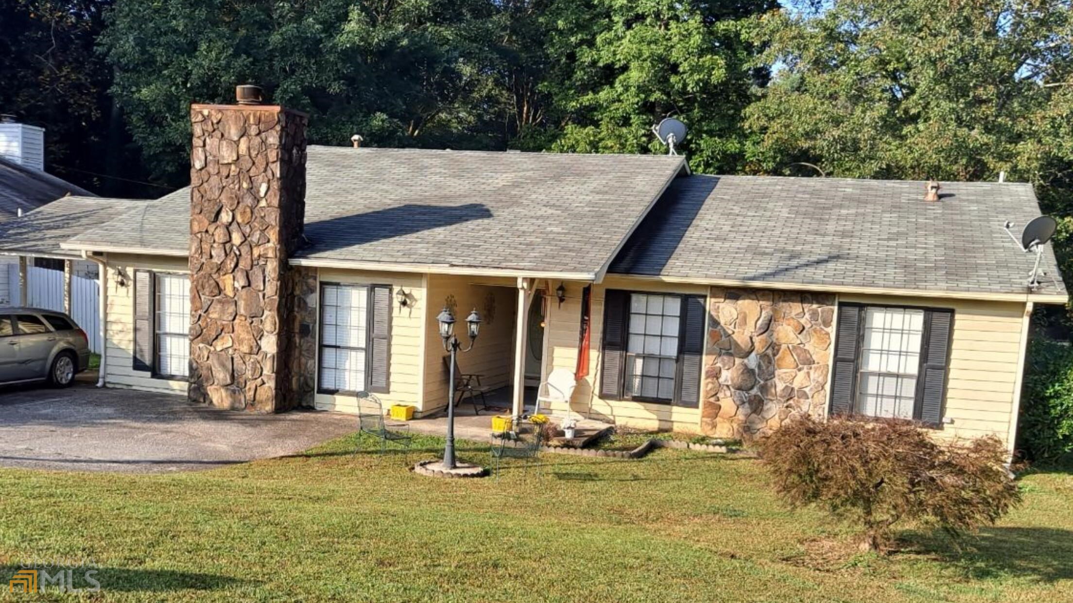 Come see this beautiful ranch home with three bedrooms, two full baths, family room, separate living room, two fireplaces, wet bar, contemporary flooring and a private backyard with a covered patio. This home is a must see!