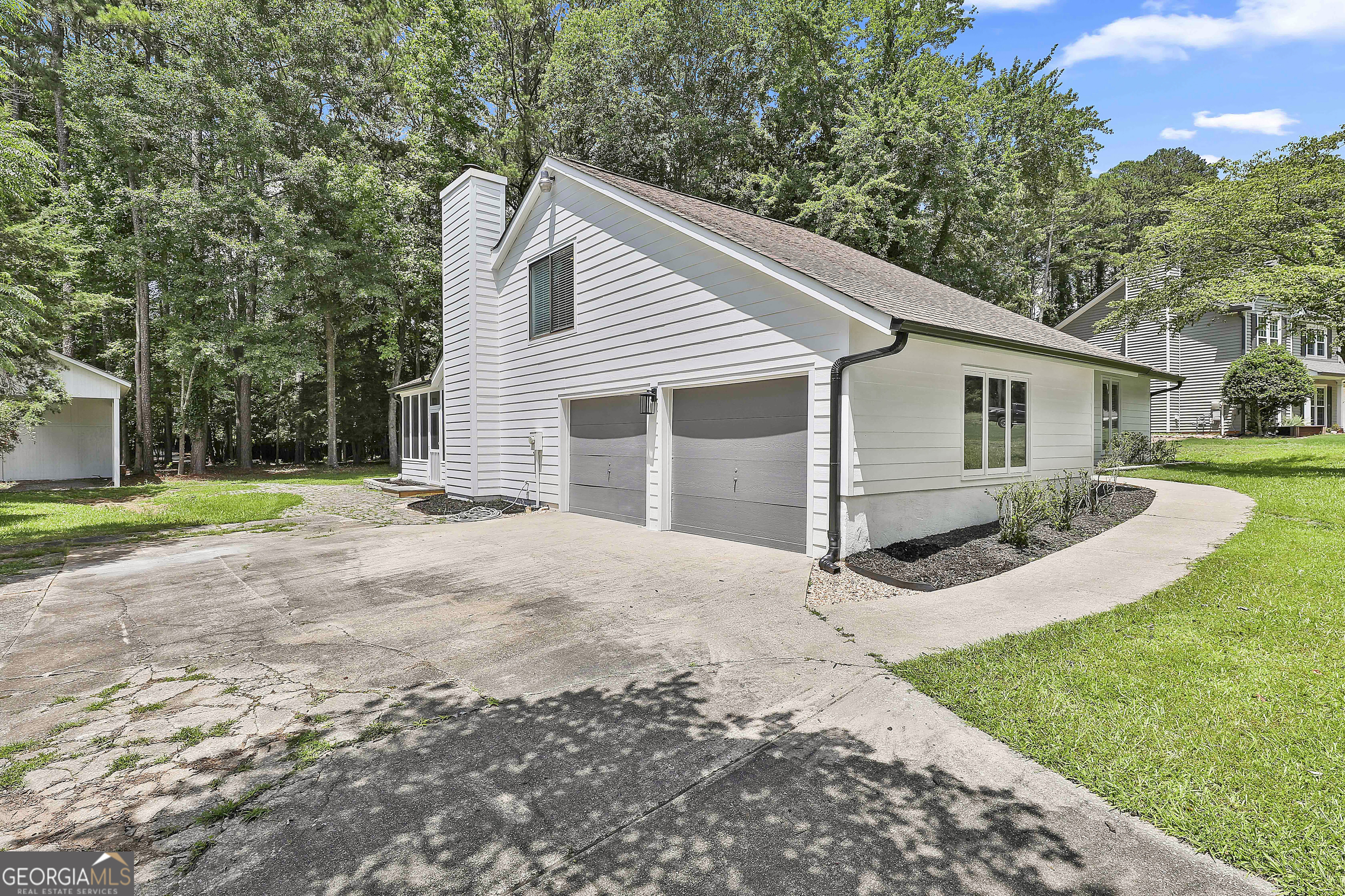 205 Shadowood LN