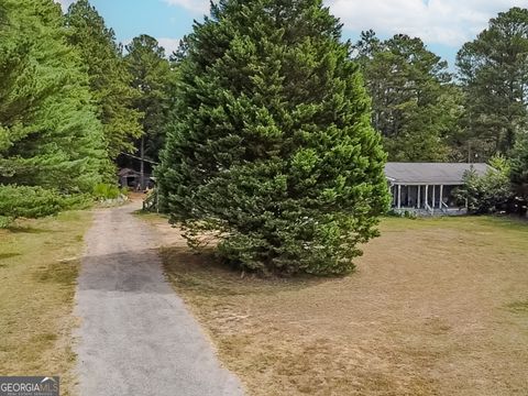 A home in Dacula