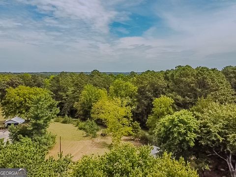 A home in Dacula