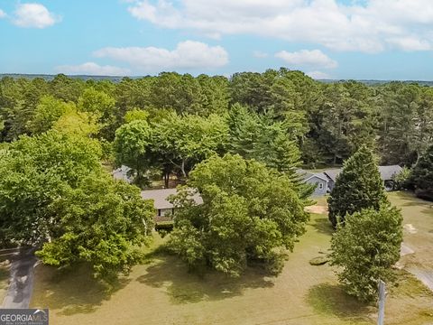 A home in Dacula