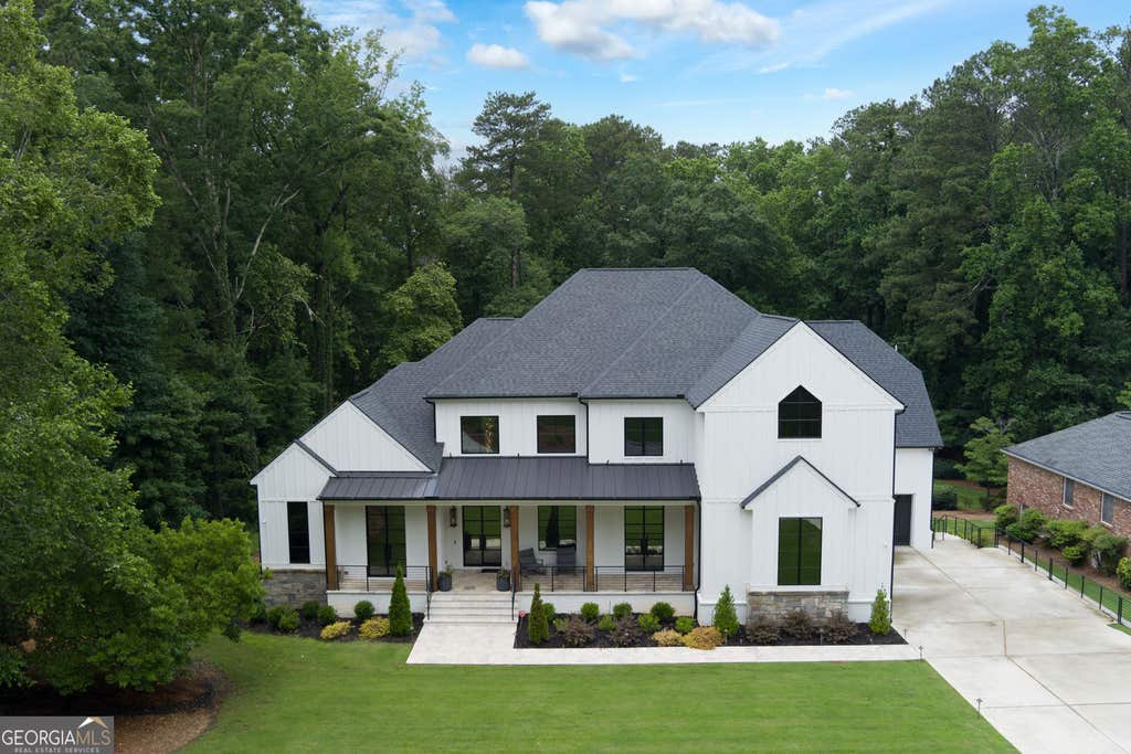 Photo of 575 Indian Hills Parkway NE, Marietta, GA 30068 (MLS # 10784089)