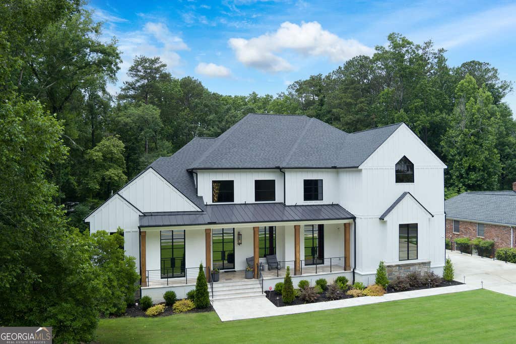 Photo of 575 Indian Hills Parkway NE, Marietta, GA 30068 (MLS # 10784089)
