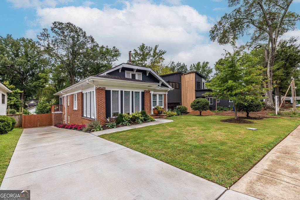 Photo of 1660 S Gordon Street SW, Atlanta, GA 30310 (MLS # 10754302)