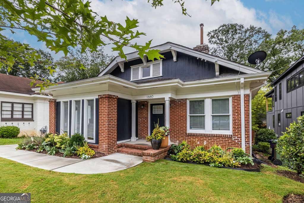 Photo of 1660 S Gordon Street SW, Atlanta, GA 30310 (MLS # 10754302)