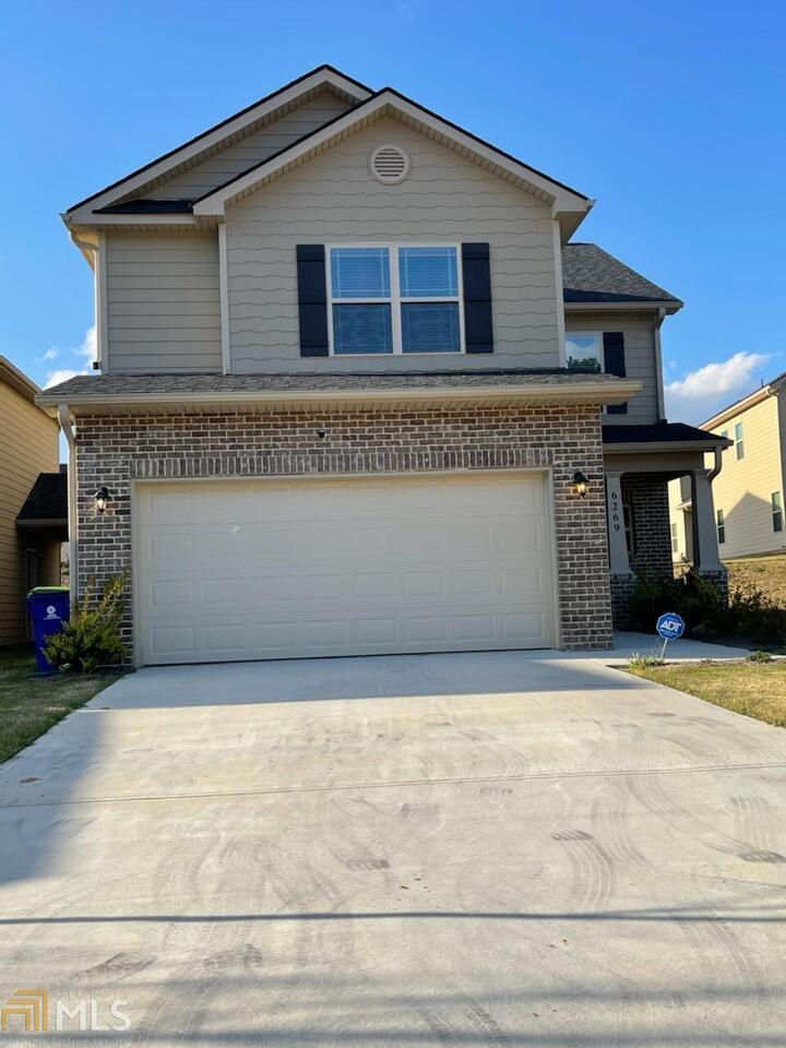 Almost new and immaculate. This beautiful home is 8 months young and still looks new inside. This home has 4 bedrooms, 2 1/2 bathrooms with a huge kitchen with a island and stainless steel appliances. This house has plenty of room for a small family and sits on a corner lot. OPEN HOUSE HAS BEEN CANCELED!!@!